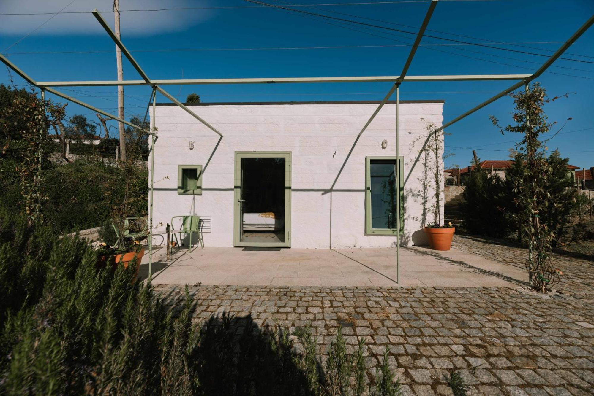 Coura Farm stay *